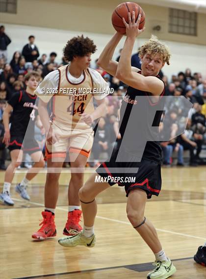 Thumbnail 2 in Old Rochester Regional vs Greater Lawrence Tech (MIAA Division 3 Round of 8) photogallery.