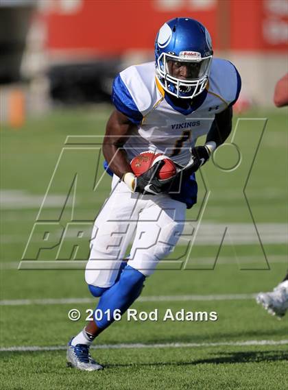 Thumbnail 2 in Omaha North @ Lincoln Southeast photogallery.