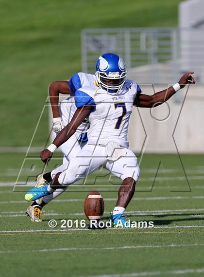 Thumbnail 2 in Omaha North @ Lincoln Southeast photogallery.