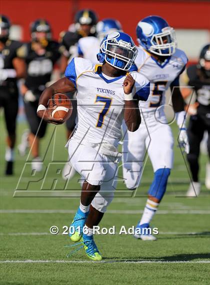 Thumbnail 2 in Omaha North @ Lincoln Southeast photogallery.