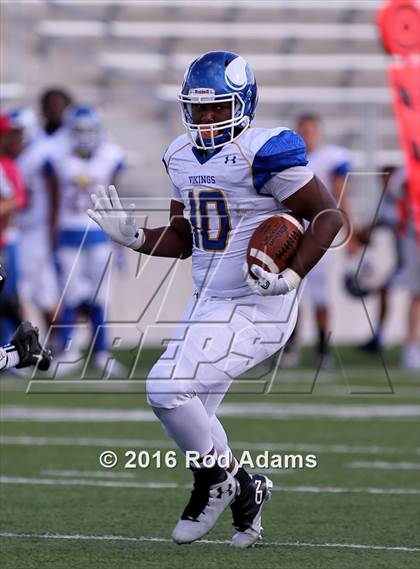 Thumbnail 2 in Omaha North @ Lincoln Southeast photogallery.