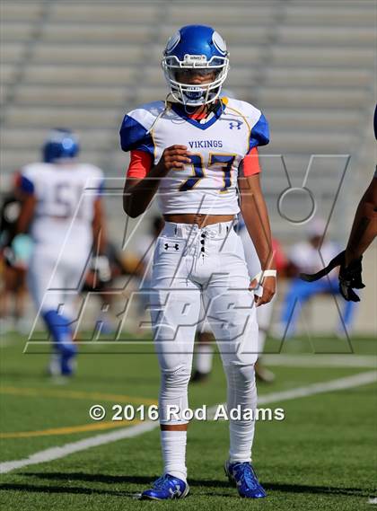 Thumbnail 3 in Omaha North @ Lincoln Southeast photogallery.
