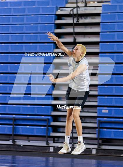 Thumbnail 2 in Grandview vs Legacy (CHSAA 5A Round 3) photogallery.