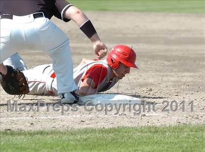 Thumbnail 1 in Conard @ Xavier (CIAC Class LL 1st Round) photogallery.