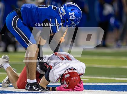 Thumbnail 2 in Waltrip @ Barbers Hill (UIL 5A D1 Football BiDistrict) photogallery.