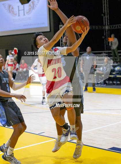 Thumbnail 3 in Temecula Prep vs. Linfield Christian (Rancho Christian Eagles Showcase) photogallery.
