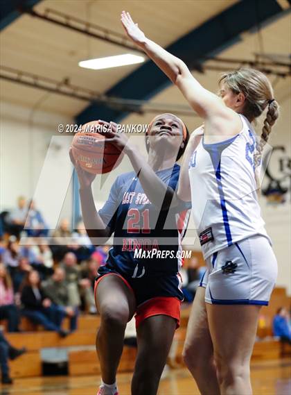 Thumbnail 2 in Oswego vs East Syracuse - Minoa (NYSPHSAA Section 3 AA First Round) photogallery.