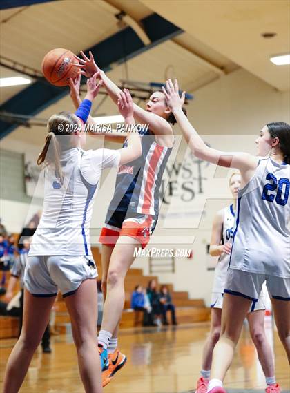 Thumbnail 1 in Oswego vs East Syracuse - Minoa (NYSPHSAA Section 3 AA First Round) photogallery.