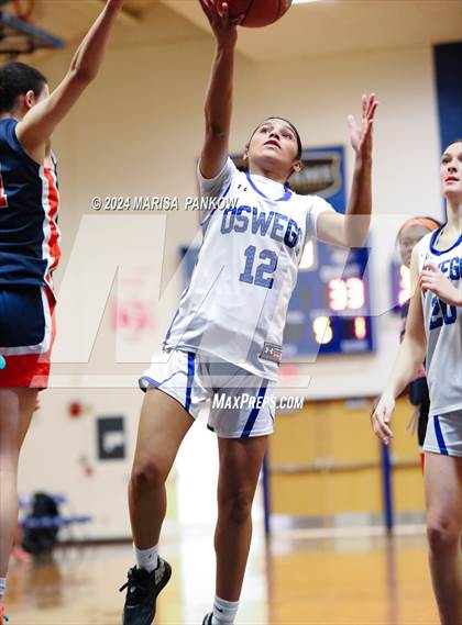 Thumbnail 3 in Oswego vs East Syracuse - Minoa (NYSPHSAA Section 3 AA First Round) photogallery.