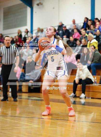 Thumbnail 2 in Oswego vs East Syracuse - Minoa (NYSPHSAA Section 3 AA First Round) photogallery.