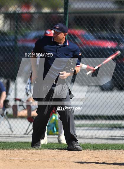 Thumbnail 1 in Thornton Fractional South @ Homewood-Flossmoor (IHSA 4A Regional Semifinal) photogallery.