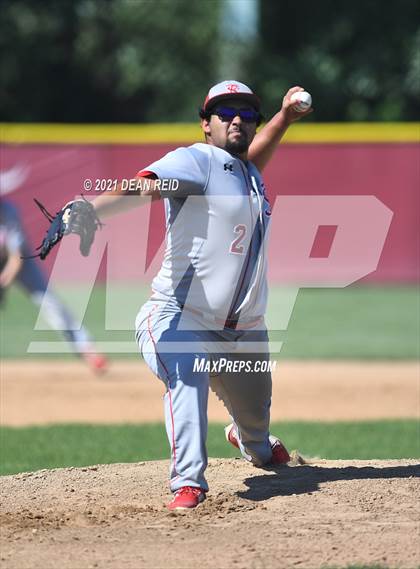 Thumbnail 1 in Thornton Fractional South @ Homewood-Flossmoor (IHSA 4A Regional Semifinal) photogallery.