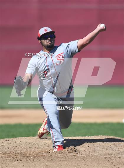 Thumbnail 2 in Thornton Fractional South @ Homewood-Flossmoor (IHSA 4A Regional Semifinal) photogallery.
