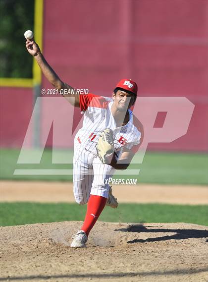 Thumbnail 1 in Thornton Fractional South @ Homewood-Flossmoor (IHSA 4A Regional Semifinal) photogallery.