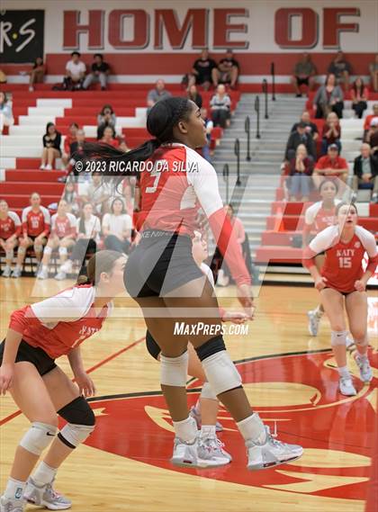 Thumbnail 3 in Katy vs Cinco Ranch photogallery.