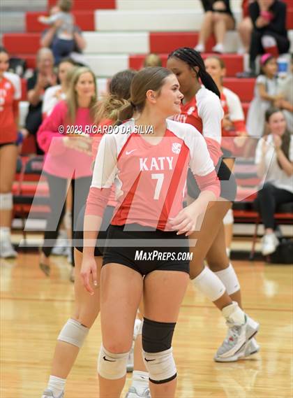 Thumbnail 3 in Katy vs Cinco Ranch photogallery.