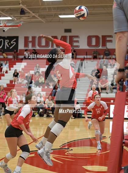 Thumbnail 1 in Katy vs Cinco Ranch photogallery.