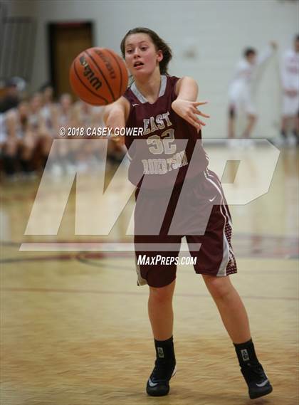 Thumbnail 3 in East Robertson @ Jo Byrns photogallery.