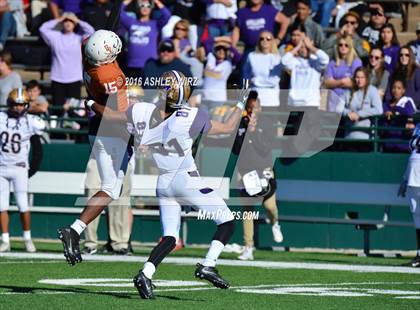 Thumbnail 3 in Midland vs. Bowie  (UIL 6A Area Playoff) photogallery.