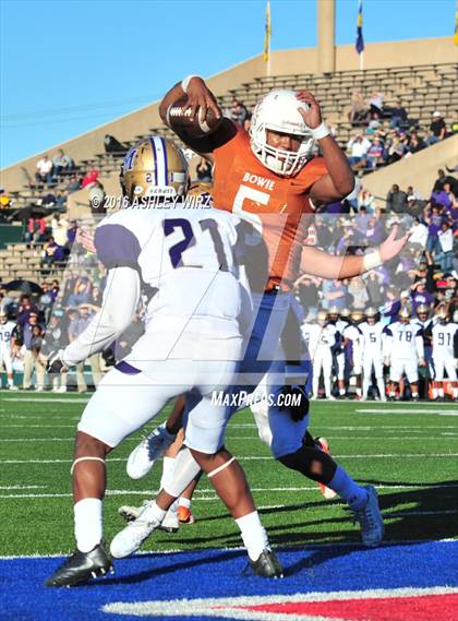 Thumbnail 1 in Midland vs. Bowie  (UIL 6A Area Playoff) photogallery.
