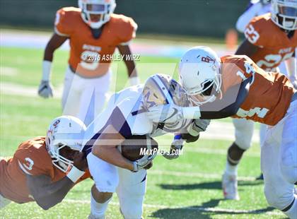Thumbnail 2 in Midland vs. Bowie  (UIL 6A Area Playoff) photogallery.