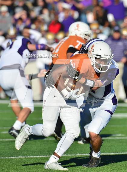 Thumbnail 1 in Midland vs. Bowie  (UIL 6A Area Playoff) photogallery.