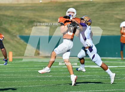 Thumbnail 3 in Midland vs. Bowie  (UIL 6A Area Playoff) photogallery.