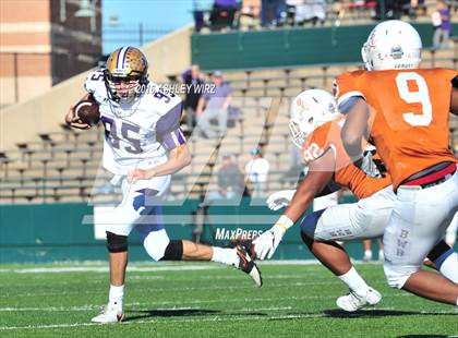 Thumbnail 3 in Midland vs. Bowie  (UIL 6A Area Playoff) photogallery.
