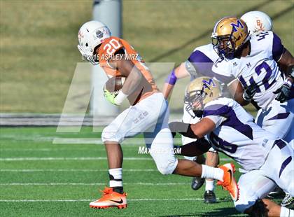 Thumbnail 3 in Midland vs. Bowie  (UIL 6A Area Playoff) photogallery.