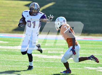 Thumbnail 3 in Midland vs. Bowie  (UIL 6A Area Playoff) photogallery.