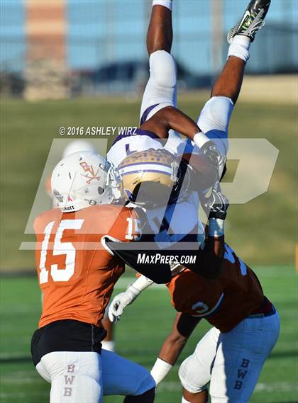 Thumbnail 2 in Midland vs. Bowie  (UIL 6A Area Playoff) photogallery.