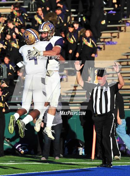 Thumbnail 2 in Midland vs. Bowie  (UIL 6A Area Playoff) photogallery.
