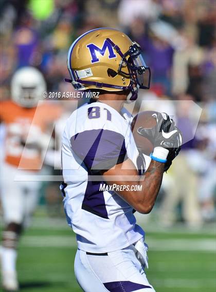Thumbnail 3 in Midland vs. Bowie  (UIL 6A Area Playoff) photogallery.