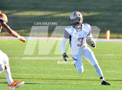 Thumbnail 3 in Midland vs. Bowie  (UIL 6A Area Playoff) photogallery.