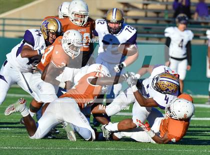 Thumbnail 1 in Midland vs. Bowie  (UIL 6A Area Playoff) photogallery.