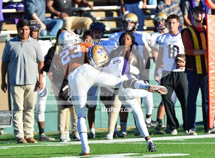 Thumbnail 2 in Midland vs. Bowie  (UIL 6A Area Playoff) photogallery.