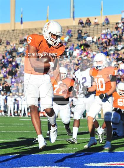 Thumbnail 2 in Midland vs. Bowie  (UIL 6A Area Playoff) photogallery.