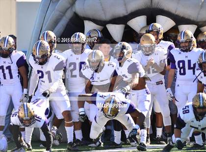 Thumbnail 3 in Midland vs. Bowie  (UIL 6A Area Playoff) photogallery.