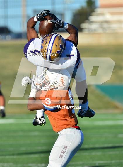 Thumbnail 3 in Midland vs. Bowie  (UIL 6A Area Playoff) photogallery.