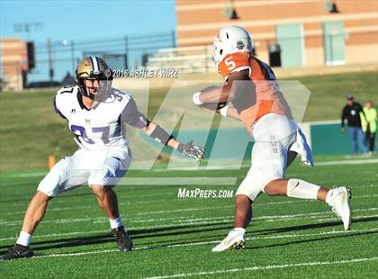 Thumbnail 3 in Midland vs. Bowie  (UIL 6A Area Playoff) photogallery.