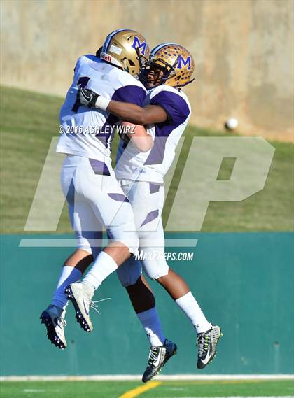 Thumbnail 1 in Midland vs. Bowie  (UIL 6A Area Playoff) photogallery.