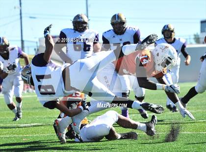 Thumbnail 3 in Midland vs. Bowie  (UIL 6A Area Playoff) photogallery.