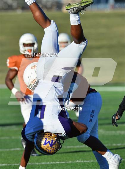 Thumbnail 3 in Midland vs. Bowie  (UIL 6A Area Playoff) photogallery.