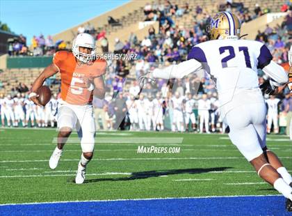 Thumbnail 3 in Midland vs. Bowie  (UIL 6A Area Playoff) photogallery.