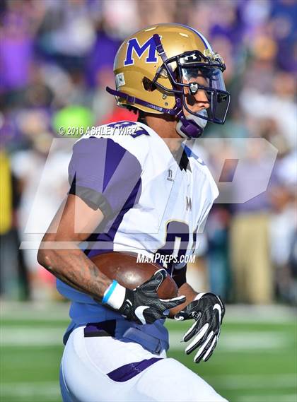 Thumbnail 1 in Midland vs. Bowie  (UIL 6A Area Playoff) photogallery.