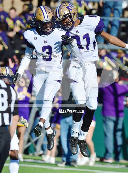 Thumbnail 2 in Midland vs. Bowie  (UIL 6A Area Playoff) photogallery.