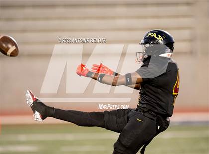 Thumbnail 3 in Fairfax vs. Ferndale (CIF State Division 7-AA Final) photogallery.