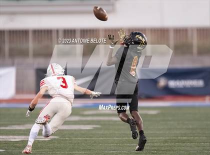 Thumbnail 1 in Fairfax vs. Ferndale (CIF State Division 7-AA Final) photogallery.