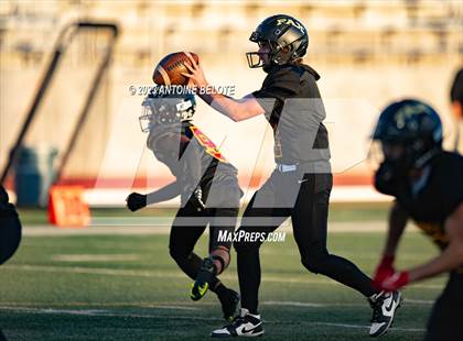 Thumbnail 3 in Fairfax vs. Ferndale (CIF State Division 7-AA Final) photogallery.