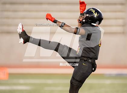 Thumbnail 1 in Fairfax vs. Ferndale (CIF State Division 7-AA Final) photogallery.